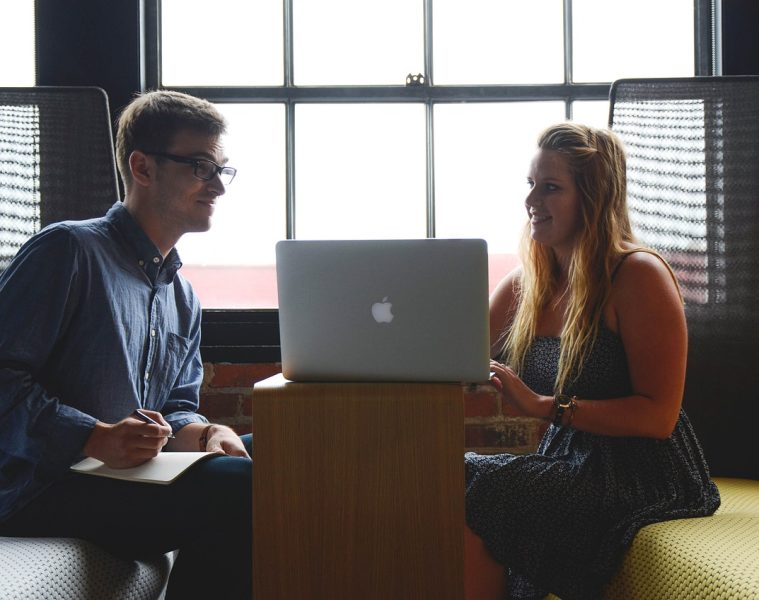 Homme et femme entrepreuneur